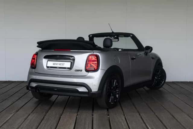 MINI Cabrio (2023) thumbnail 2