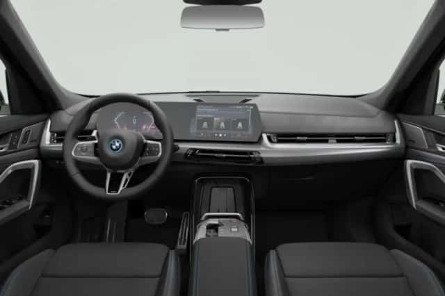BMW iX1 (2026) thumbnail 3