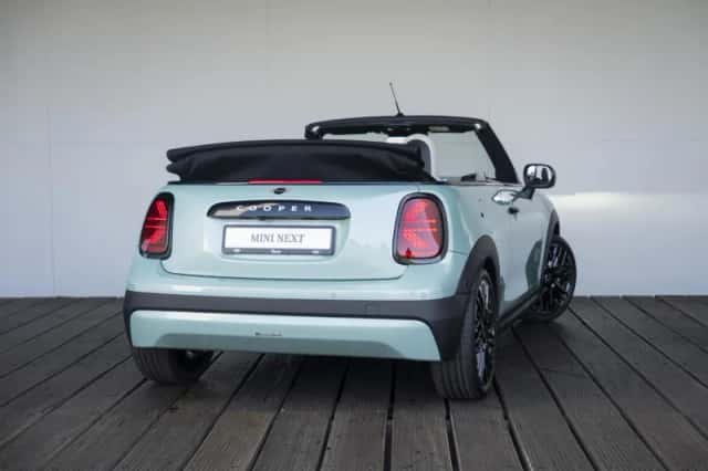 MINI Cabrio (2026) thumbnail 2