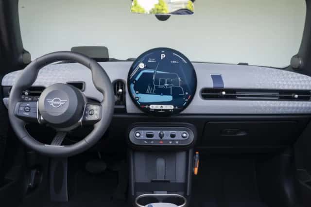 MINI Cabrio (2026) thumbnail 3