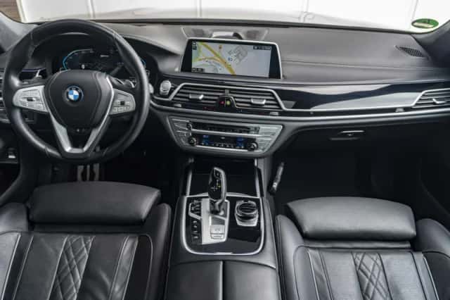 BMW 7-Serie (2022) thumbnail 3