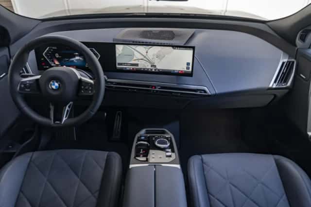 BMW iX (2026) thumbnail 3