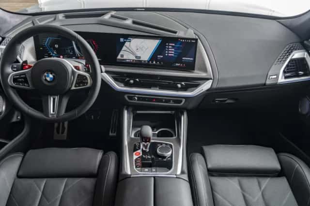 BMW XM (2026) thumbnail 3
