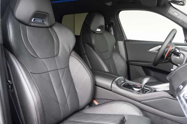 BMW XM (2026) thumbnail 4