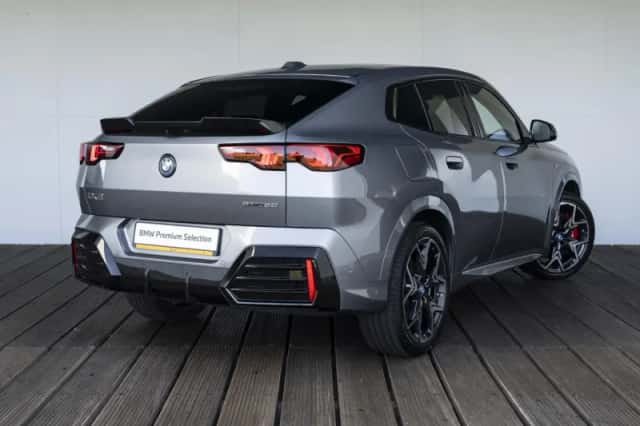 BMW iX2 (2025) thumbnail 2