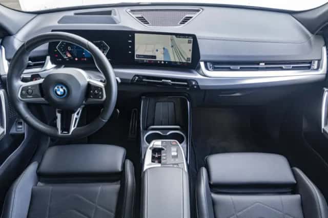 BMW iX2 (2025) thumbnail 3