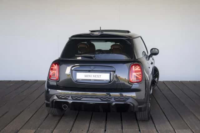MINI Cooper (2024) thumbnail 2