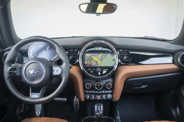 MINI Cooper (2024) thumbnail 3