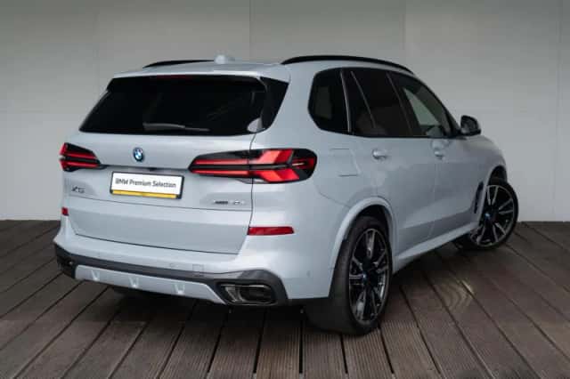 BMW X5 (2023) thumbnail 2