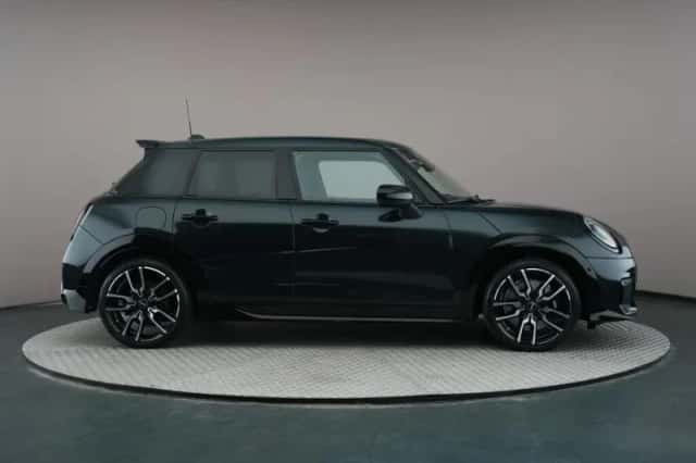MINI Cooper (2025) thumbnail 2