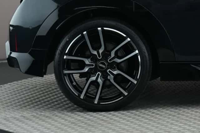 MINI Cooper (2025) thumbnail 6