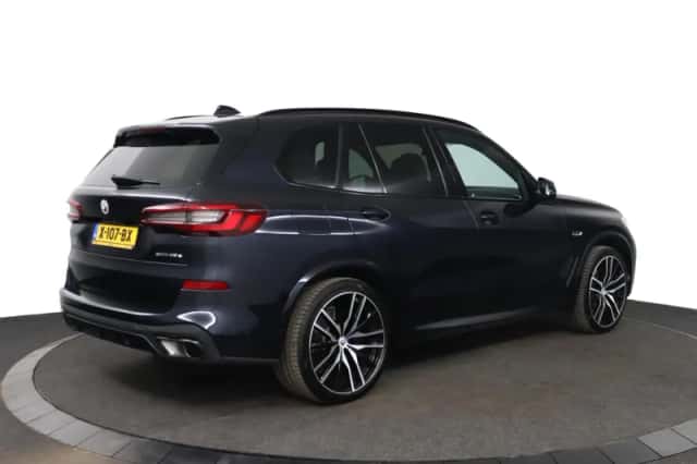 BMW X5 (2022) thumbnail 2