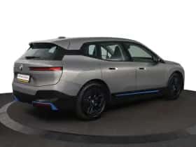 BMW iX (2023) thumbnail 2