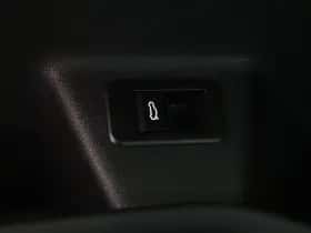 BMW iX (2023) thumbnail 23