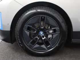 BMW iX (2023) thumbnail 30