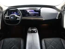 BMW iX (2023) thumbnail 4
