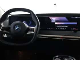 BMW iX (2023) thumbnail 70