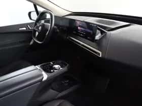 BMW iX (2023) thumbnail 71