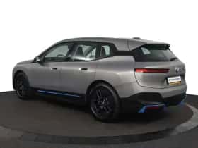 BMW iX (2023) thumbnail 9
