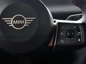 MINI Cooper (2024) thumbnail 16