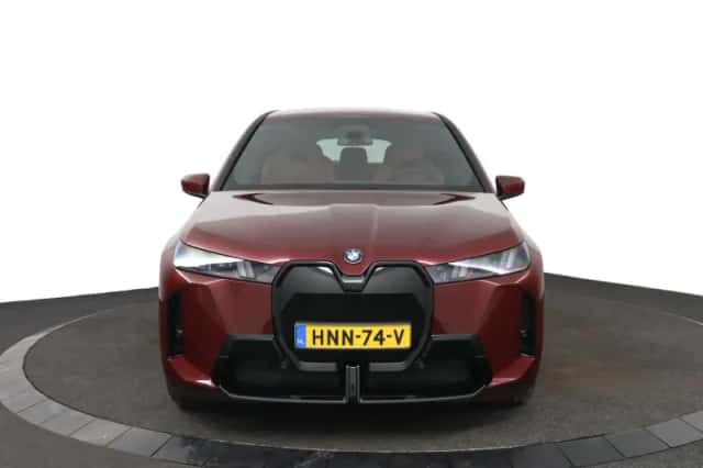 BMW iX (2025) thumbnail 2