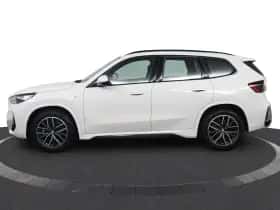 BMW X1 (2023) thumbnail 3