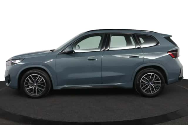 BMW X1 (2023) thumbnail 3