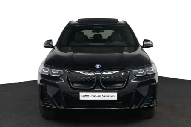 BMW iX3 (2024) thumbnail 2