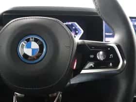 BMW i7 (2023) thumbnail 16