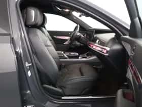 BMW i7 (2023) thumbnail 17