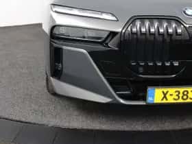 BMW i7 (2023) thumbnail 26