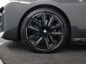 BMW i7 (2023) thumbnail 29