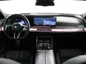 BMW i7 (2023) thumbnail 4