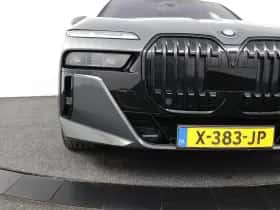BMW i7 (2023) thumbnail 34