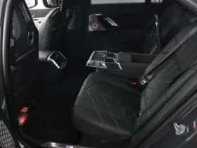 BMW i7 (2023) thumbnail 39