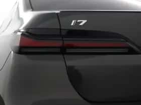BMW i7 (2023) thumbnail 43