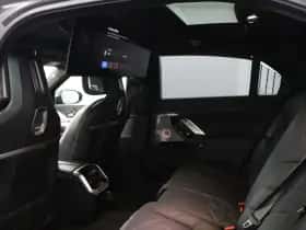 BMW i7 (2023) thumbnail 50