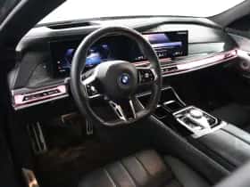 BMW i7 (2023) thumbnail 65