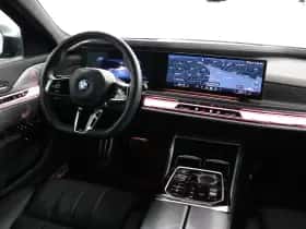 BMW i7 (2023) thumbnail 66