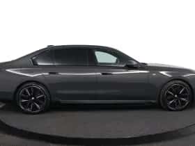 BMW i7 (2023) thumbnail 10