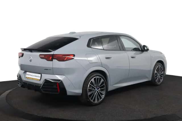 BMW iX2 (2025) thumbnail 4