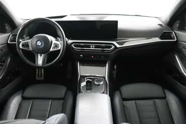 BMW 3-Serie (2024) thumbnail 4