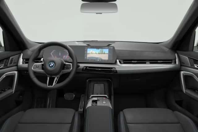 BMW iX1 (2026) thumbnail 3