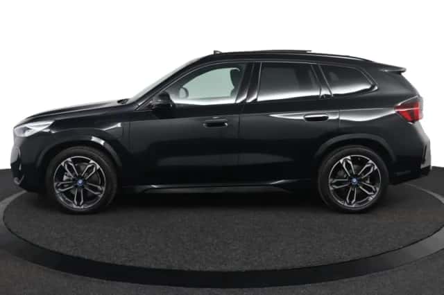BMW X1 (2024) thumbnail 3