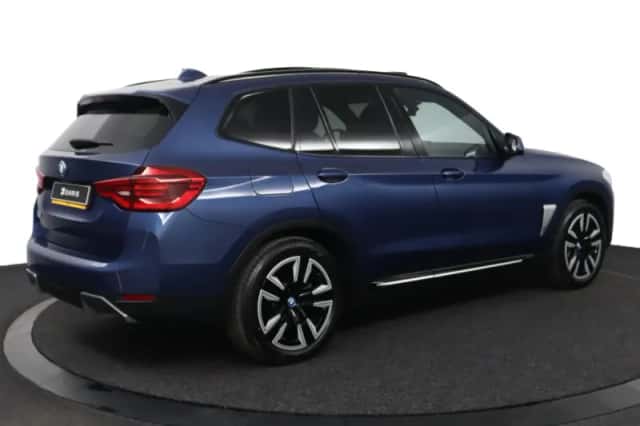 BMW iX3 (2021) thumbnail 2
