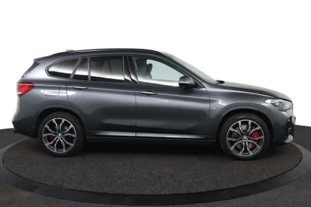 BMW X1 (2022) thumbnail 6