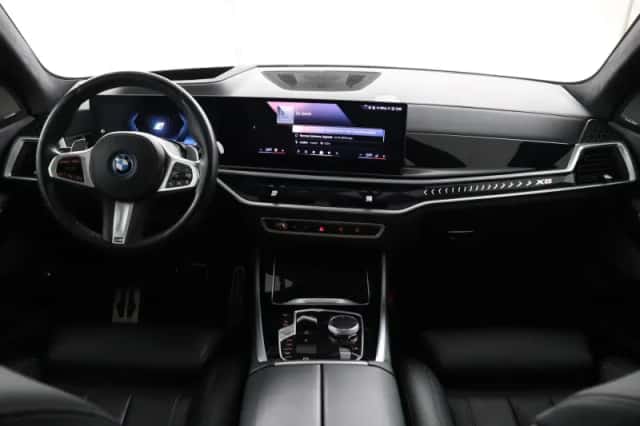 BMW X5 (2023) thumbnail 4