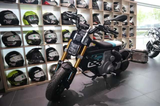 BMW CE (2024) thumbnail 1