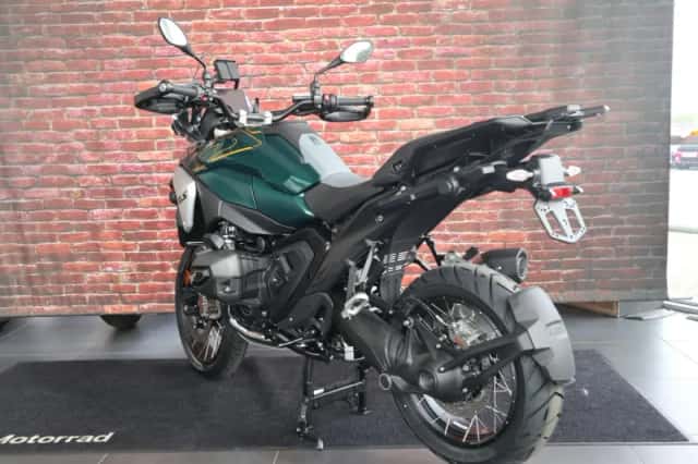 BMW R (2026) thumbnail 3
