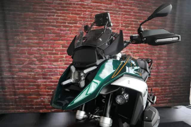 BMW R (2026) thumbnail 4